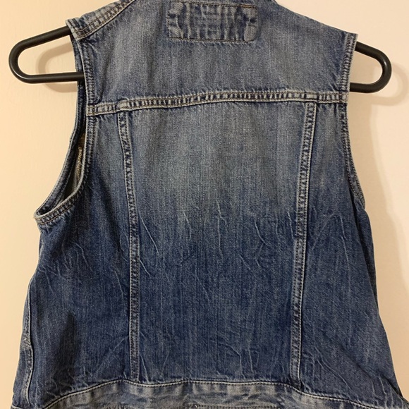 Express sleeveless jean jacket - Picture 3 of 8